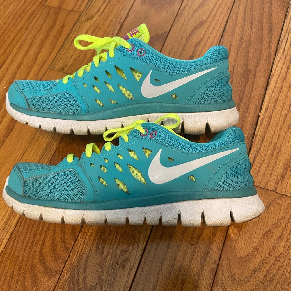 Women's Nike Flex Run 2013 Green/White Running Shoes‎ Sneakers Size 9.5